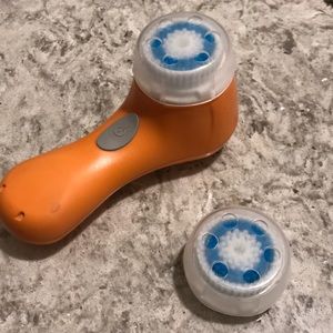 Clarisonic Mia w two additional brush heads